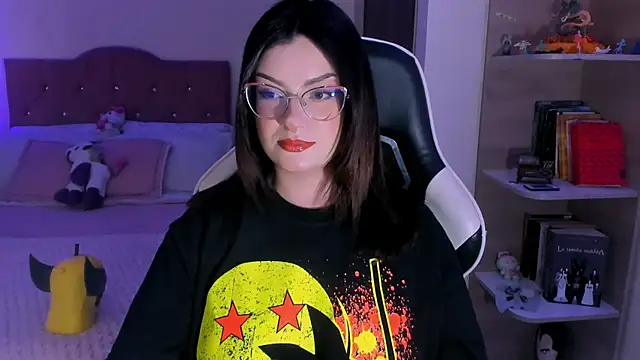 OphelianaRose33 online show from January 11, 2026, 8:47 pm