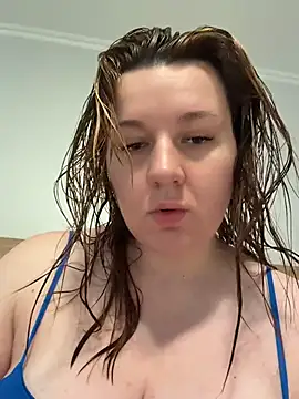 Snapshot of love_me__tonight_ chatting on June 19, 2026, 7:01 am love me tonight online show from June 19, 2026, 7:01 am