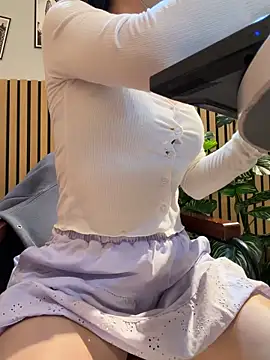 Linh 2004 online show from March 21, 2026, 5:34 am