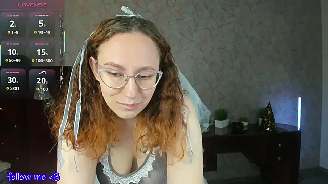 ellie coy  online show from November 1, 2025, 1:24 pm