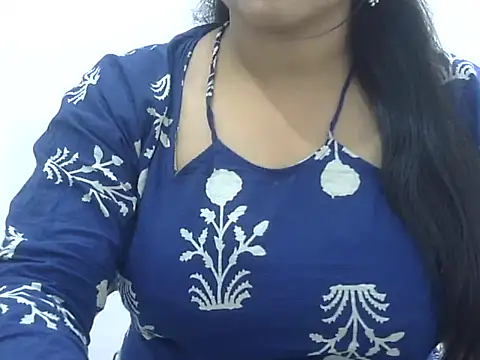 Snapshot of LIYO_ chatting on June 3, 2026, 5:54 am LIYO online show from June 3, 2026, 5:54 am