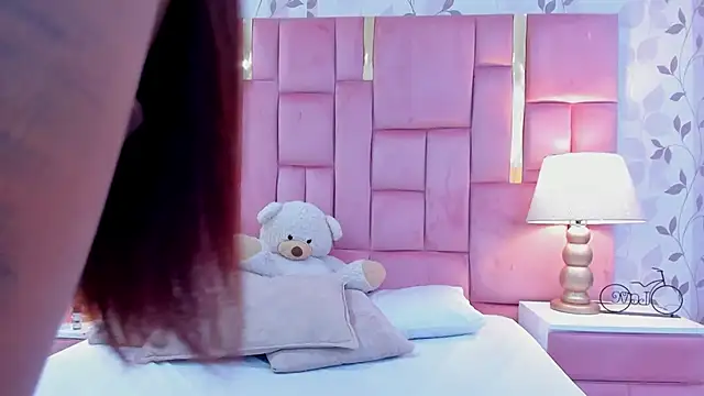 GabyMoreau online show from March 18, 2026, 8:23 pm