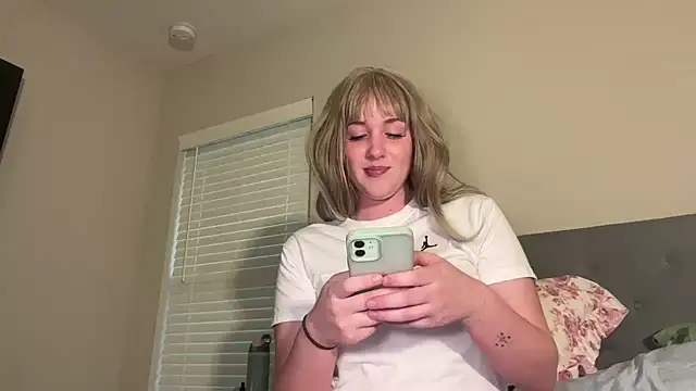 anamira1 online show from March 9, 2026, 11:31 pm