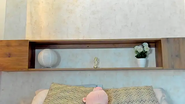 Emilly Beaumont online show from May 25, 2026, 1:17 pm