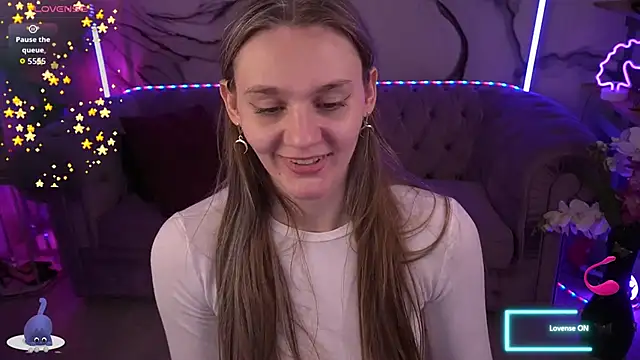 Snapshot of DiamondGoldie chatting on September 21, 2025, 6:53 pm DiamondGoldie online show from September 21, 2025, 6:53 pm