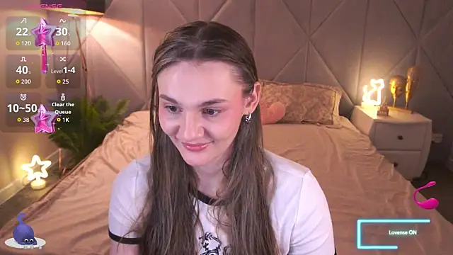 Snapshot of DiamondGoldie chatting on November 18, 2025, 8:46 pm DiamondGoldie online show from November 18, 2025, 8:46 pm