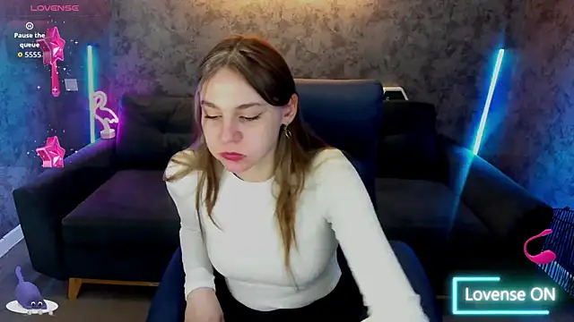 Snapshot of DiamondGoldie chatting on December 5, 2025, 6:44 am DiamondGoldie online show from December 5, 2025, 6:44 am