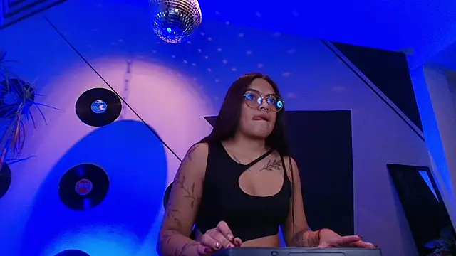 Lilith and Khloe online show from October 8, 2025, 11:30 am