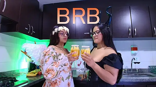 Lilith and Khloe online show from November 12, 2025, 11:21 am