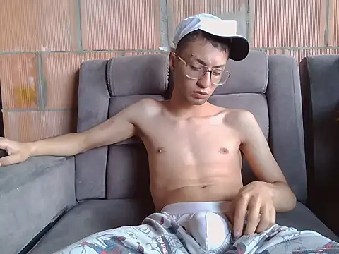 Thiagox274 online show from April 21, 2026, 4:01 pm