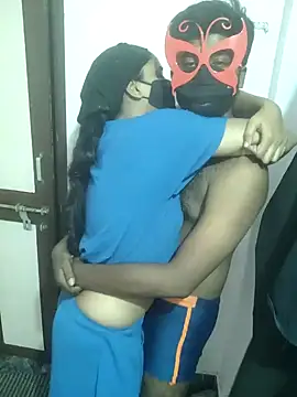 00USER online show from October 13, 2025, 3:39 am