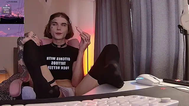 midwestemoqueen online show from August 2, 2026, 6:34 am