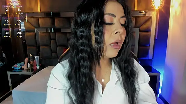 Aniajoness  online show from September 19, 2025, 4:25 am