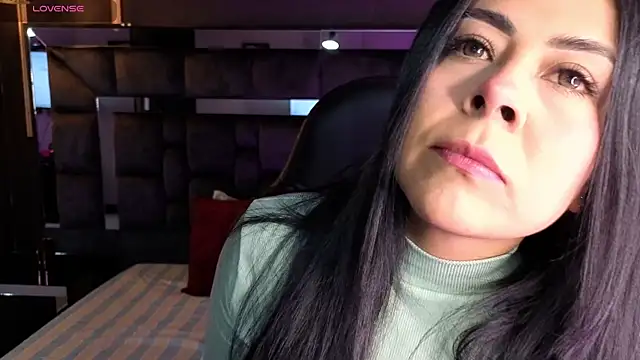 Aniajoness  online show from November 20, 2025, 4:01 am