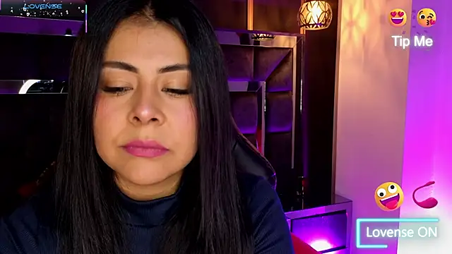 Aniajoness  online show from December 17, 2025, 4:18 am