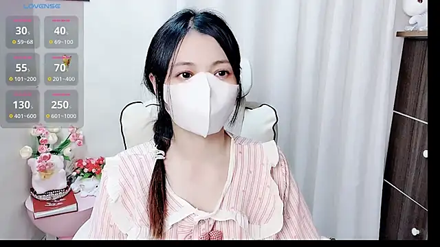 phuongnhi  online show from April 19, 2026, 1:32 pm