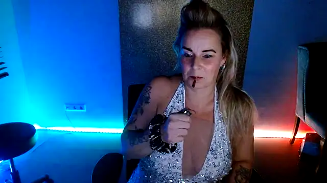 Mrs-Aurora online show from November 25, 2025, 7:58 pm