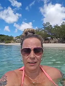 Mrs-Aurora online show from April 3, 2026, 6:50 pm