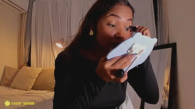 Estefy arroyo1 online show from October 5, 2025, 6:23 am