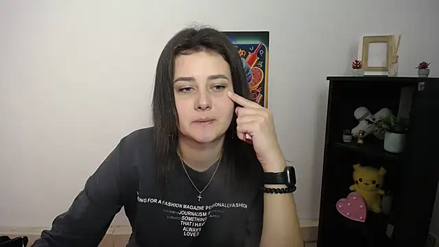 Katrin kiss  online show from September 12, 2025, 12:38 pm