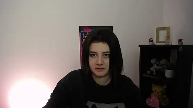 Katrin kiss  online show from October 8, 2025, 12:47 pm