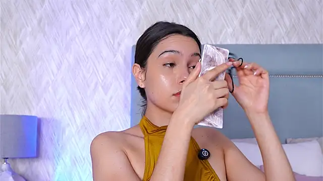 Sofy Bradd online show from October 8, 2025, 3:15 am