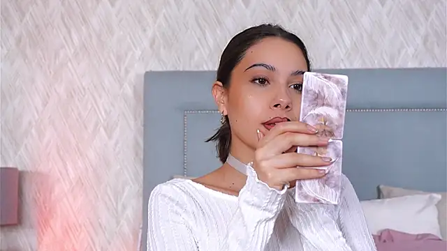 Sofy Bradd online show from October 15, 2025, 3:17 am