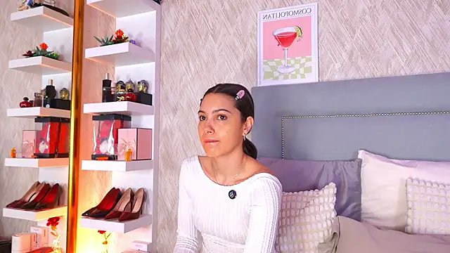 Sofy Bradd online show from March 1, 2026, 7:54 am