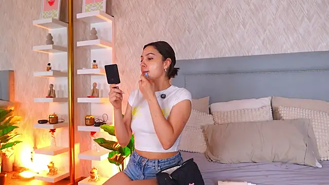 Sofy Bradd online show from June 6, 2026, 5:23 am