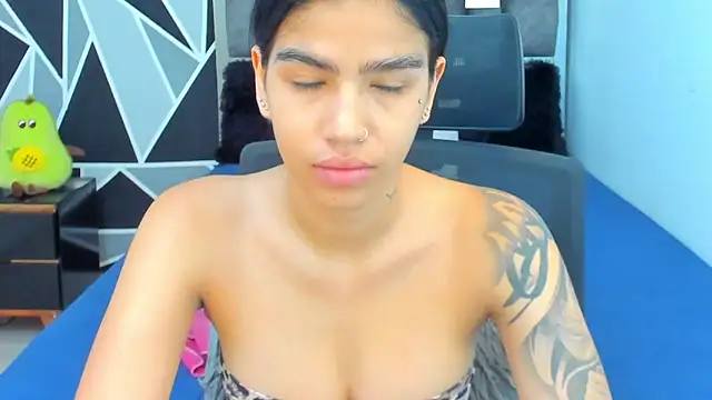 valeria-duarte online show from April 25, 2026, 1:03 pm