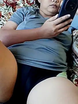 yuana25 online show from April 24, 2026, 6:05 am