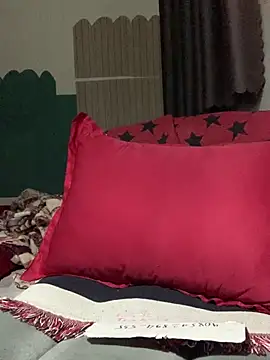 yang-2269 online show from April 17, 2026, 10:35 pm