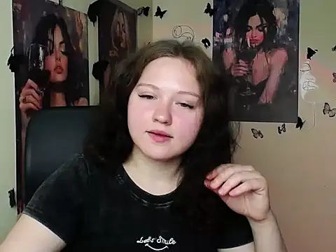 Snapshot of LadyAlice_ chatting on June 4, 2026, 6:19 am LadyAlice online show from June 4, 2026, 6:19 am