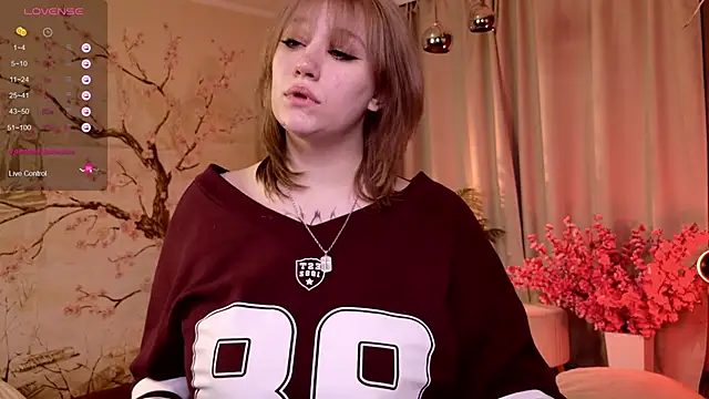 Morvelyn online show from November 25, 2025, 2:39 pm