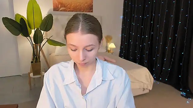 JulieDaniel online show from April 22, 2026, 8:17 am