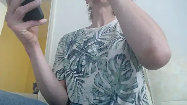 k74robert online show from November 6, 2025, 9:43 am