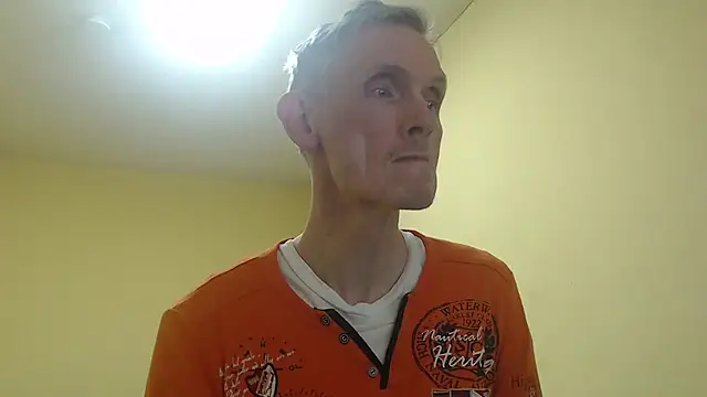 Snapshot of k74robert chatting on December 5, 2025, 2:03 pm k74robert online show from December 5, 2025, 2:03 pm