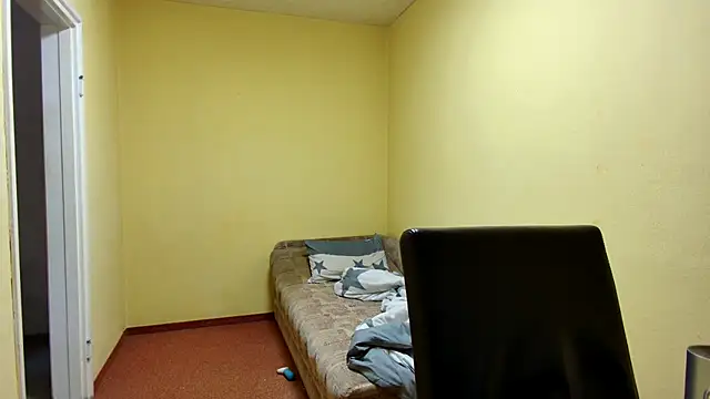 Snapshot of k74robert chatting on April 8, 2026, 3:45 pm k74robert online show from April 8, 2026, 3:45 pm