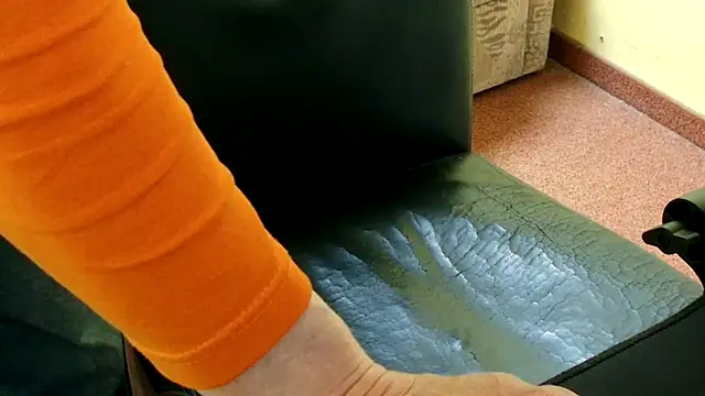 Snapshot of k74robert chatting on April 10, 2026, 1:38 pm k74robert online show from April 10, 2026, 1:38 pm