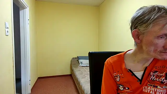 Snapshot of k74robert chatting on April 11, 2026, 2:43 pm k74robert online show from April 11, 2026, 2:43 pm