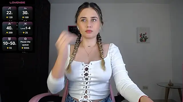 Veronika  Winslow  online show from September 11, 2025, 4:45 am