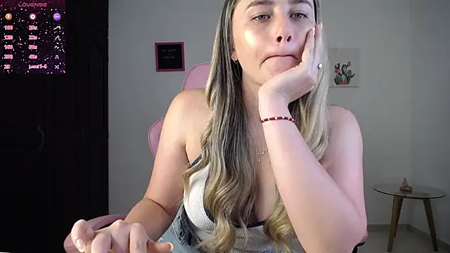 Veronika  Winslow  online show from September 18, 2025, 5:53 am