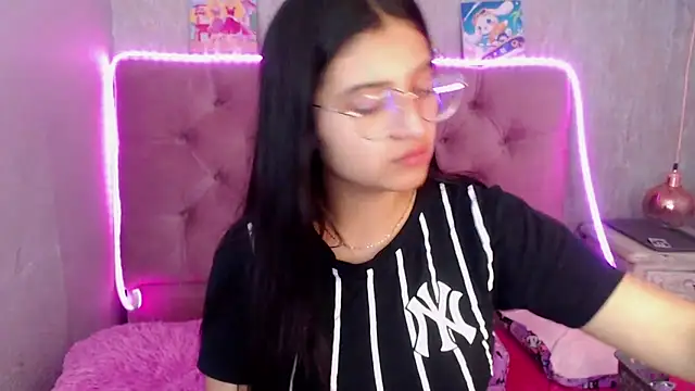 laurenelove online show from October 1, 2025, 3:23 am