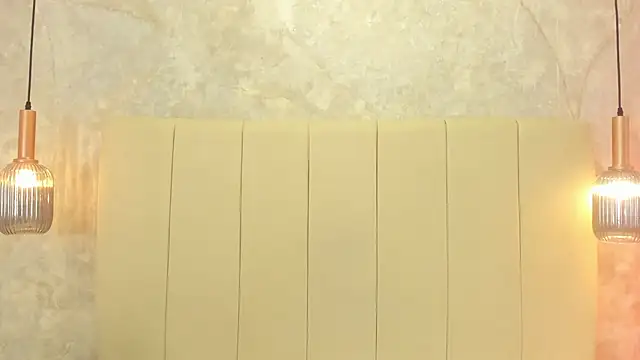 nayiraa  online show from October 20, 2025, 11:43 am