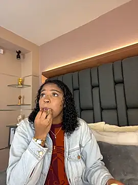 LisaMendez online show from September 28, 2025, 4:18 am