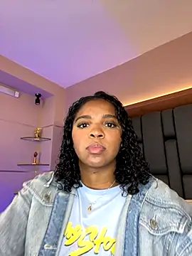 LisaMendez online show from October 4, 2025, 12:30 am