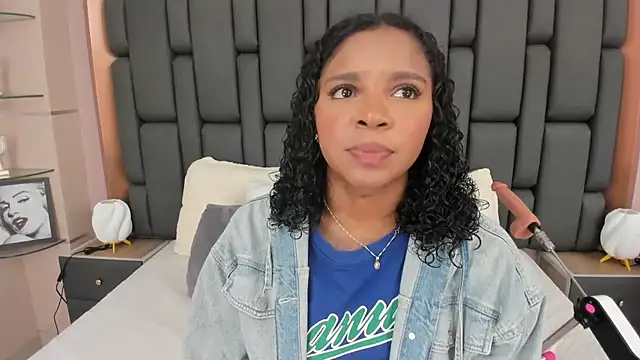 LisaMendez online show from October 24, 2025, 3:47 am