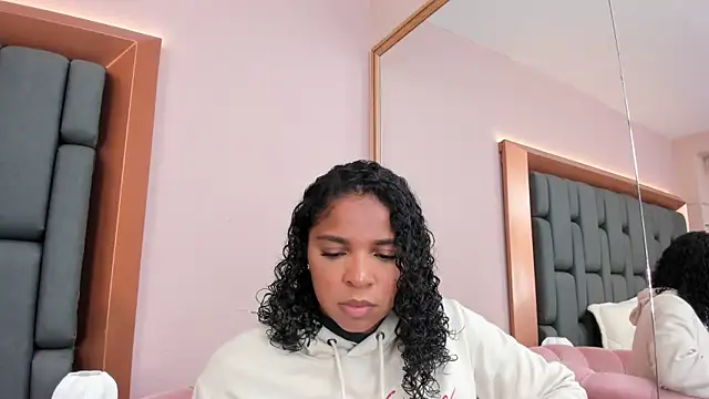 LisaMendez online show from November 15, 2025, 3:37 am