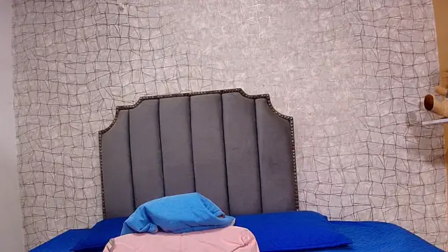 chloe leroy  online show from September 13, 2025, 11:54 am