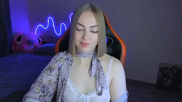 LaraKrein lk online show from April 11, 2026, 4:33 pm